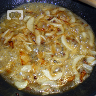 lomo de buey con salsa de miel y cebolla